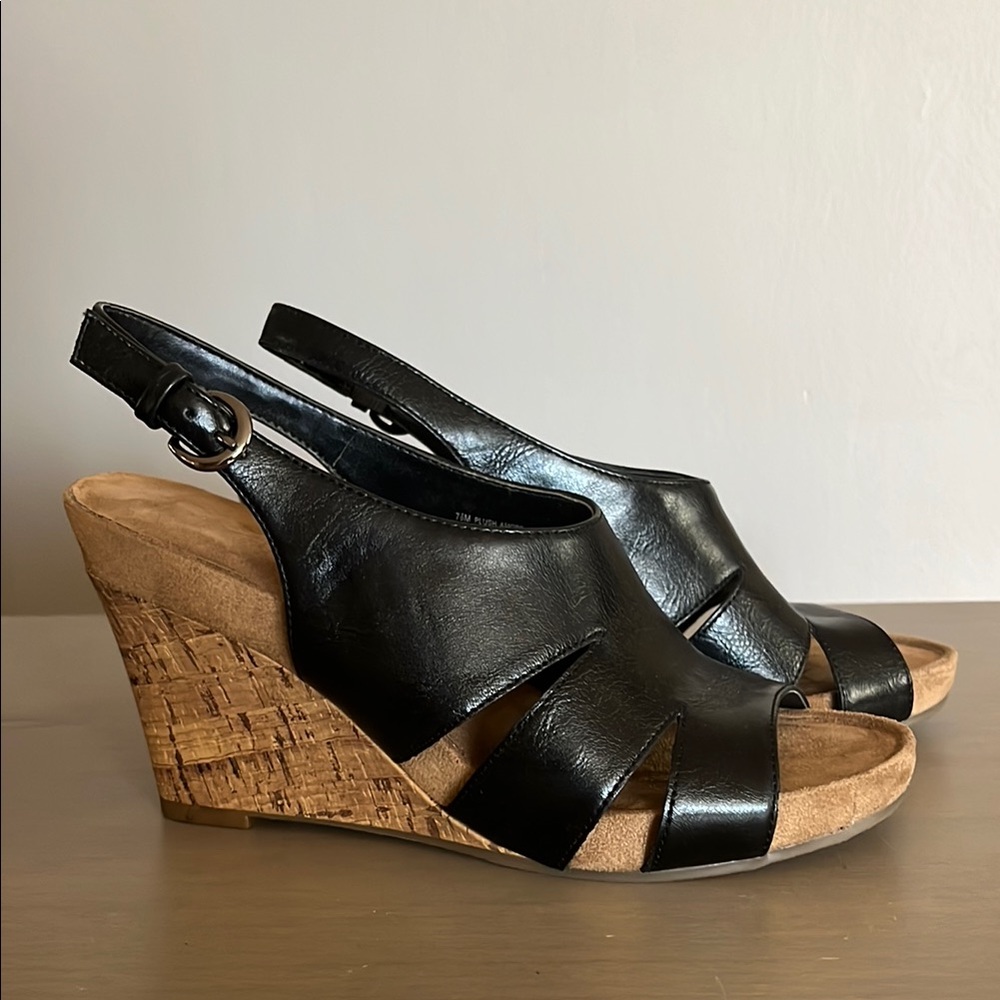 Aerosoles Stylish Black Leather Slingback Sandals, gently used size 7.5 - Picture 2 of 7